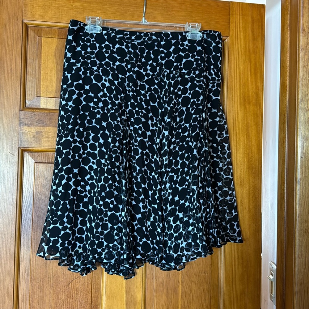 Lined 100%silk Alfani skirt. Size 12 Petite. Lined and Light weight chiffon